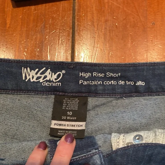 Adorable cut off shorts! - Picture 3 of 4